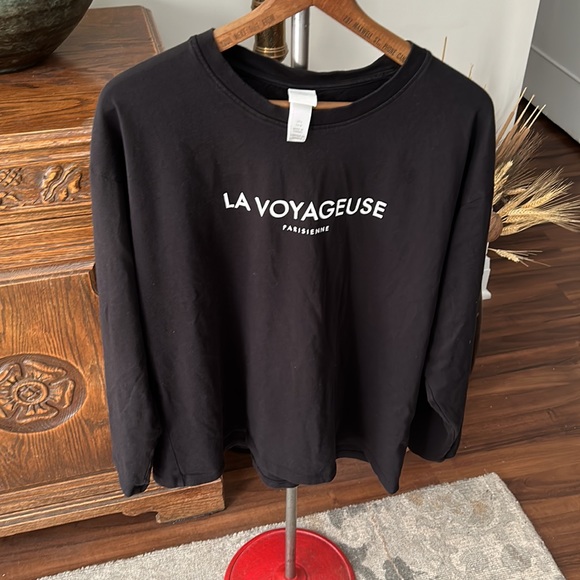 LA VOYAGEUSE  Traveler Long Sleeve Graphic T-Shirt - Picture 8 of 8